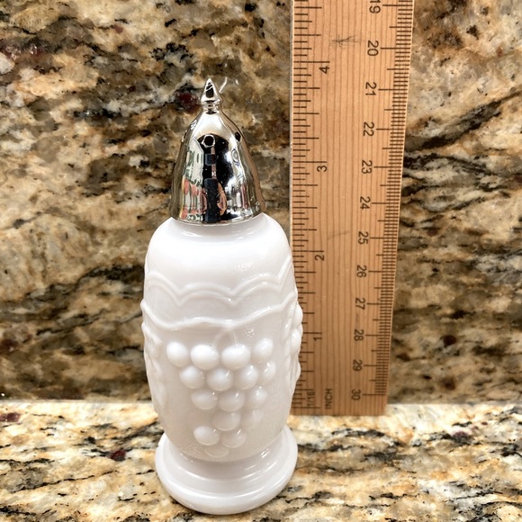 Vintage Milk Glass Salt & Pepper Shakers - Picture 8 of 9